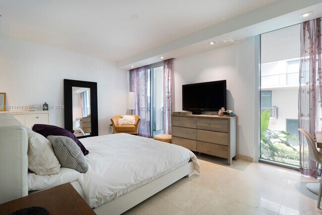 Building Photo - 6000 Collins Ave