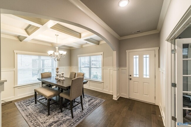 Building Photo - 6 Desert Oak Ct SW