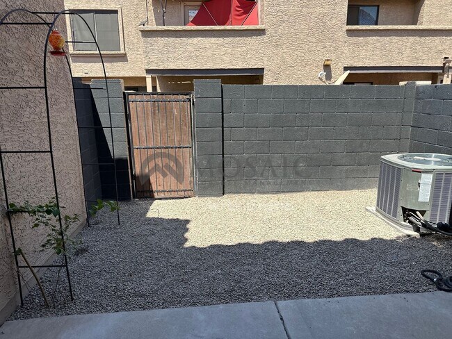 Building Photo - 3491 N Arizona Ave