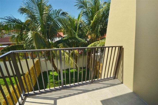 Building Photo - 4374 E 10th Ave