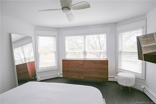 Building Photo - 331 Riverside Dr