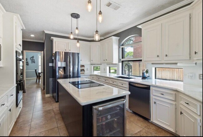 Building Photo - 18234 Knotty Green Dr