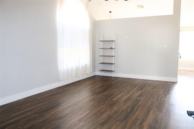 Building Photo - 1111 Blue Fox Dr
