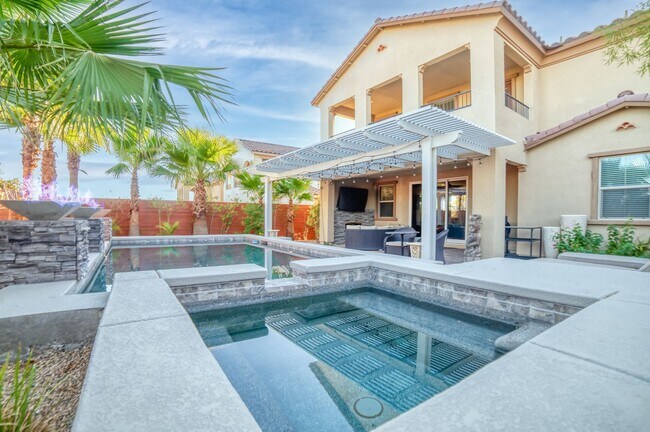 Building Photo - SUMMERLIN - FULLY FURNISHED - ALL UTILITIE...