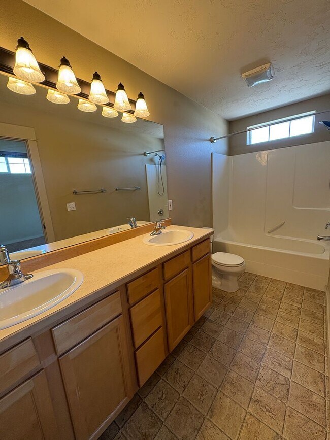 Building Photo - Single Family Home in a Great Location!