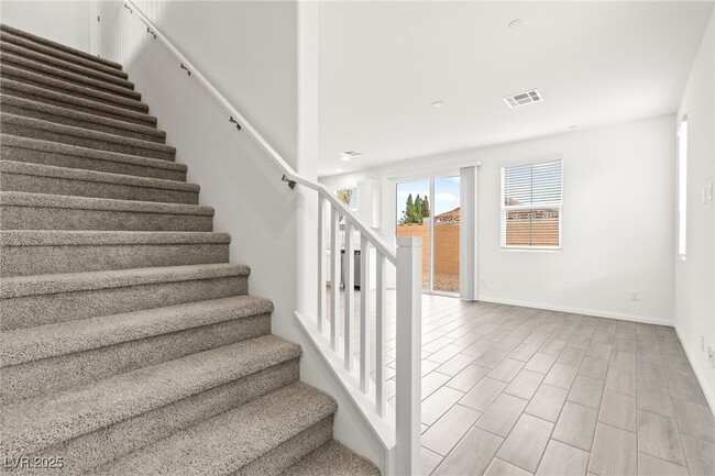 Building Photo - 10146 Glen Aulin St