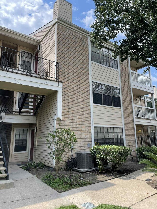 Building Photo - 2750 Holly Hall St
