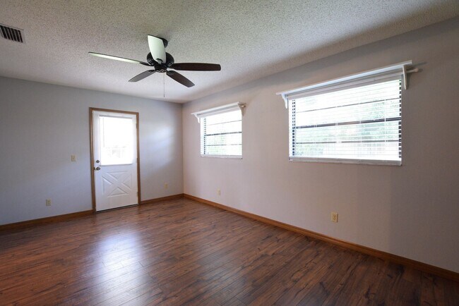 Building Photo - 3 br, 2 bath House - 236 Secret Way