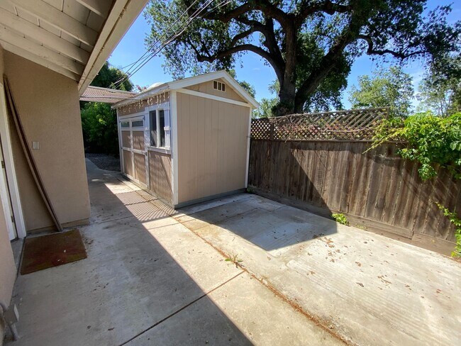 Building Photo - Spacious home in Green Acres coming soon!