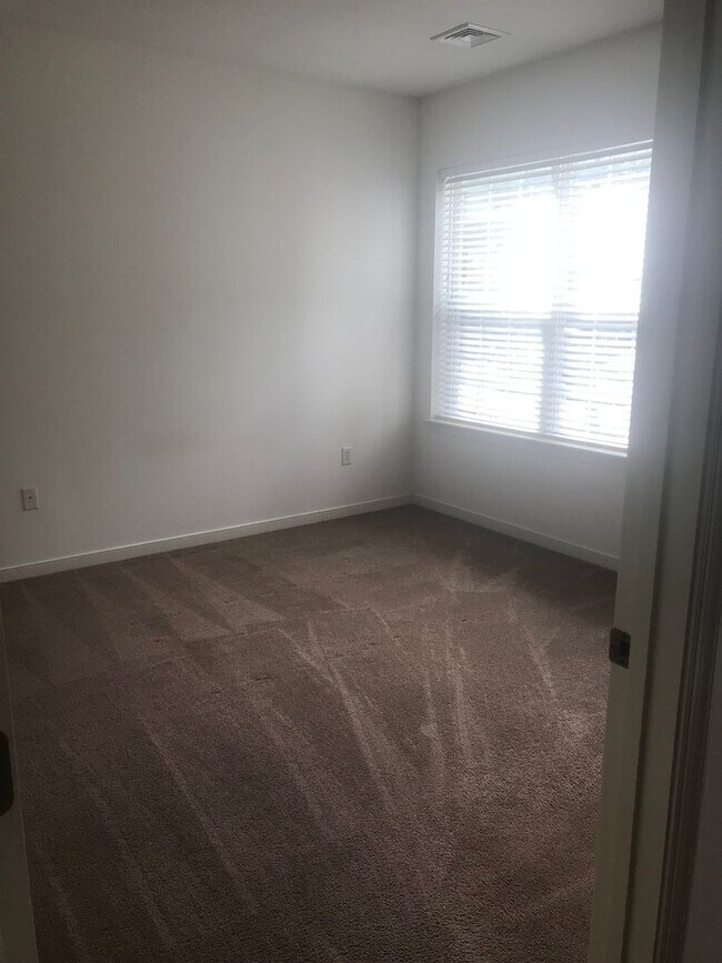 Building Photo - One Bedroom Allegheny