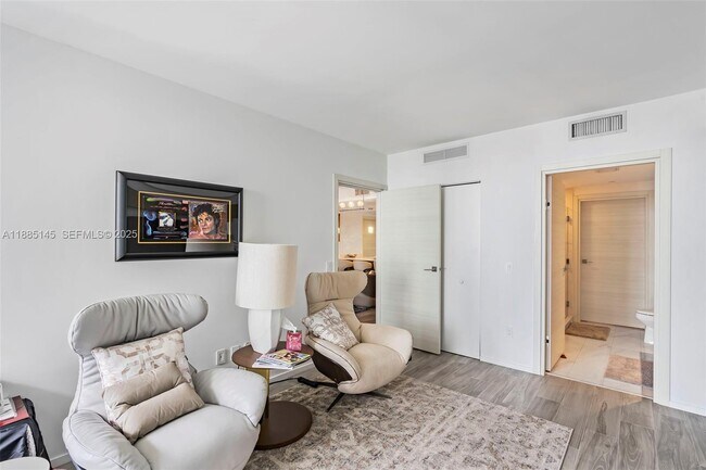 Building Photo - 801 S Miami Ave