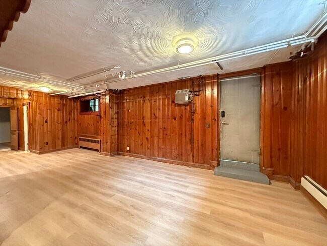 Building Photo - 115 Grove St