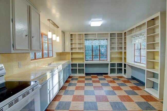 Building Photo - 2049 NW 9th Ave