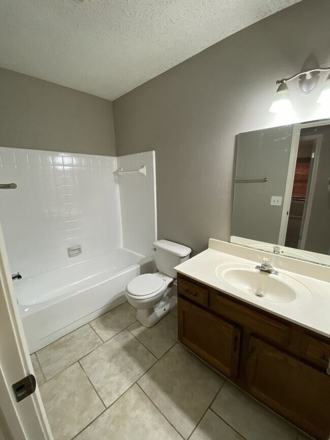 Building Photo - One Story, Union schools, New Paint and Carpet.