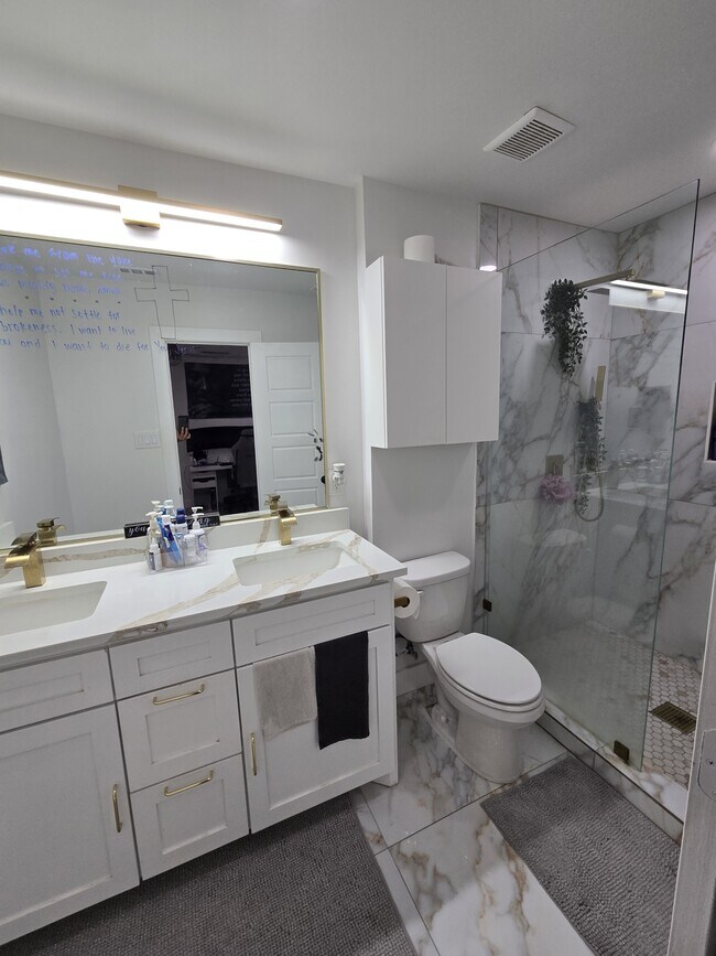 Building Photo - 5509 Edgewater Cir