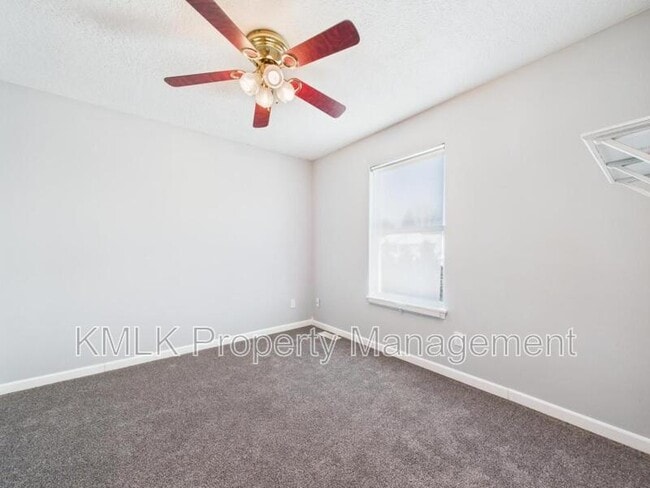 Building Photo - 411 Treeview Dr