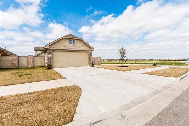 Building Photo - 2104 Pindos Pony Way