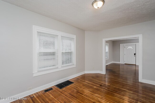 Building Photo - 1821 W Lee St