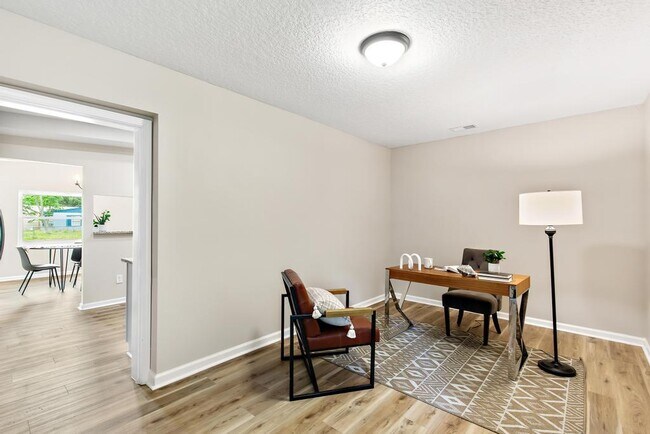 Building Photo - 3445 Eve Dr E