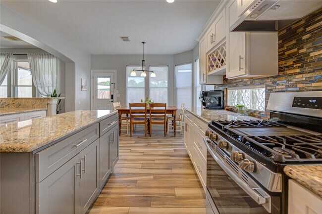 Building Photo - 6206 Clear Canyon Dr