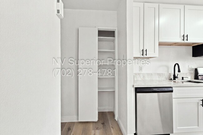 Building Photo - 3111 Bel Air Dr