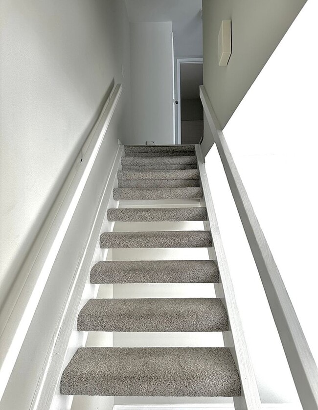 Building Photo - COMING SOON!! Charming 3 Bedroom Condo in Gated Palm Springs Community!