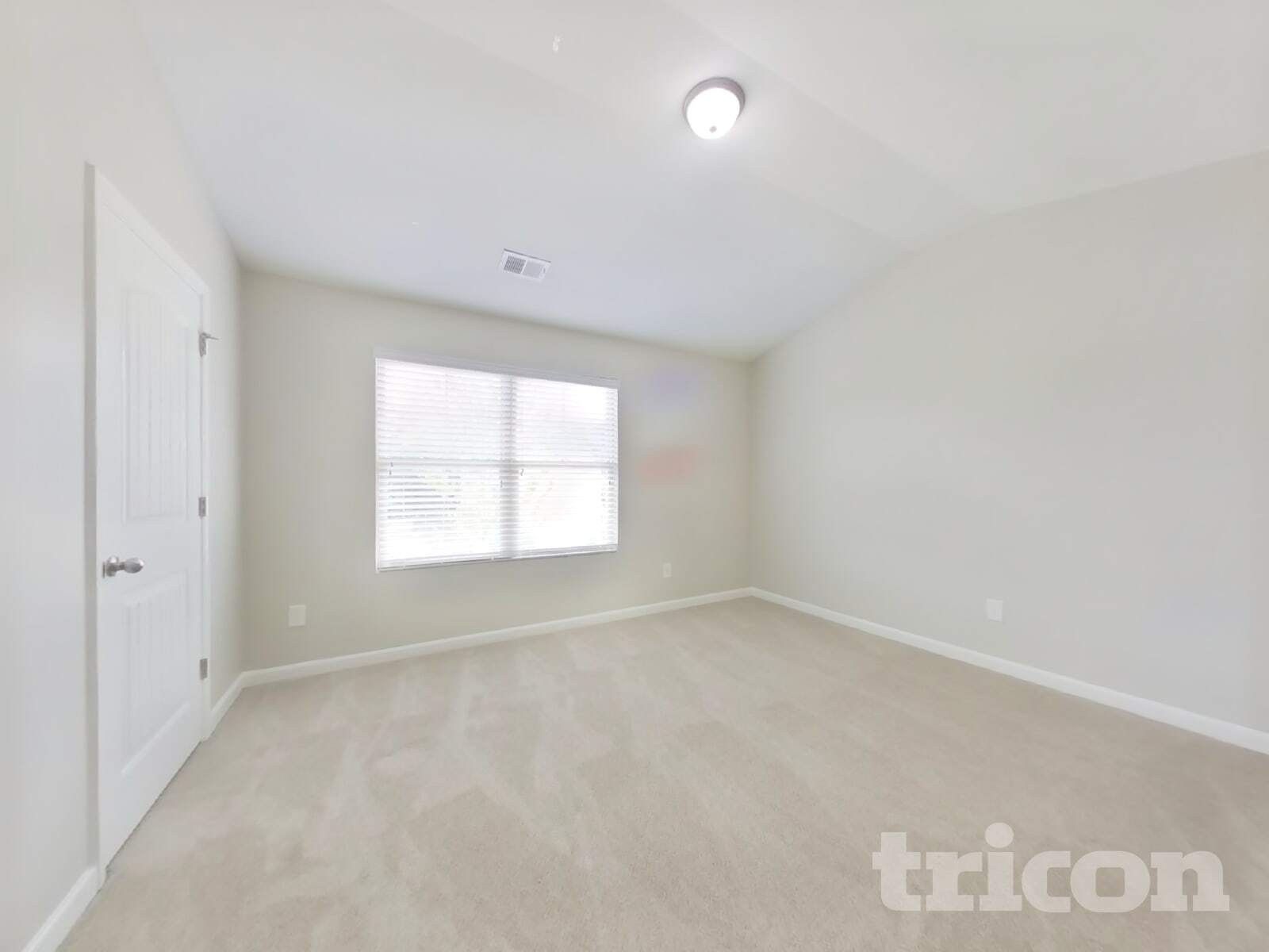 Building Photo - 347 Hawthorn Dr