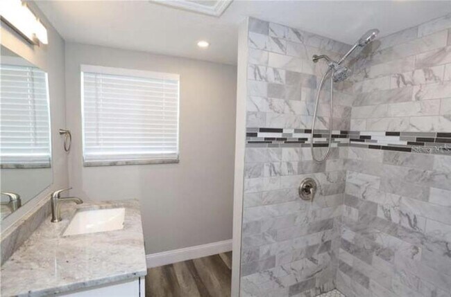 Building Photo - 2811 S Shine Ave