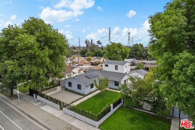 Building Photo - 17154 Rinaldi St