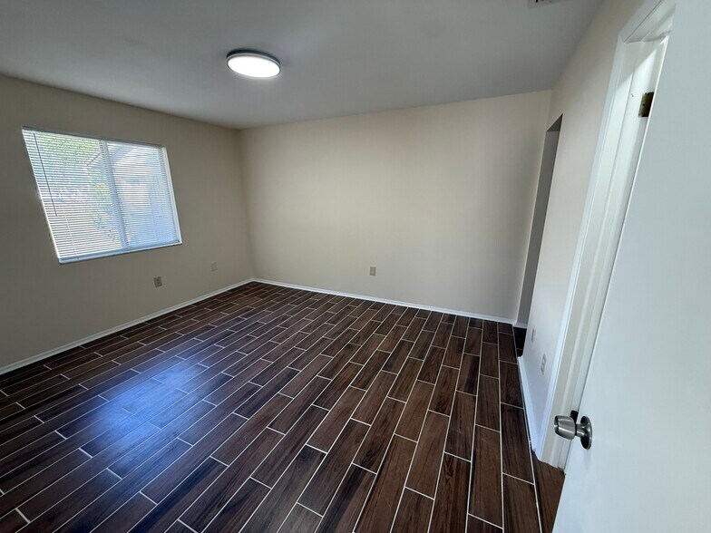 Building Photo - 2120 Corbin Pl