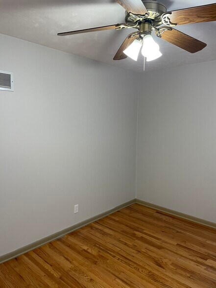 Building Photo - 864 S 45th St