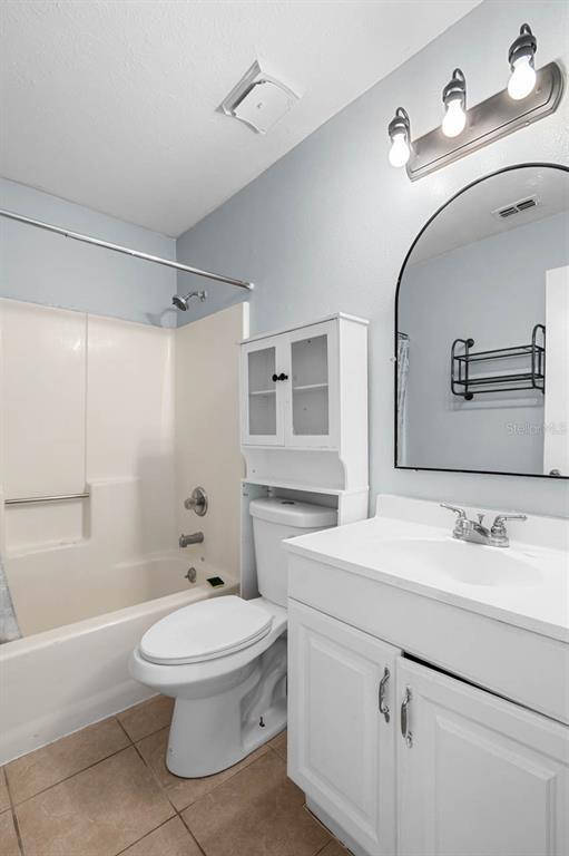 Building Photo - 1424 Vinetree Dr