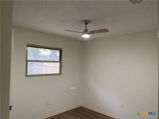 Building Photo - 3004 Panhandle Dr