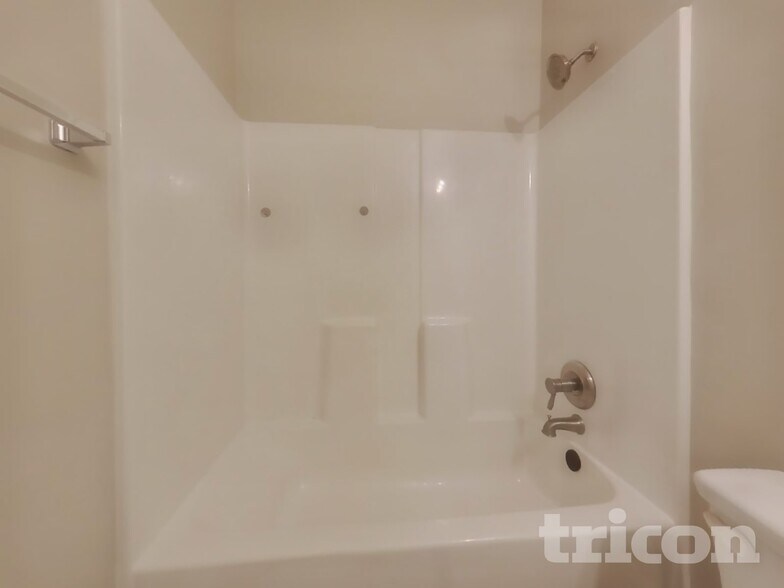 Building Photo - 402 Cranbrooke Dr
