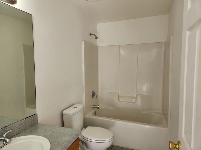 Building Photo - LO 4770-4772 Jordan Ave S