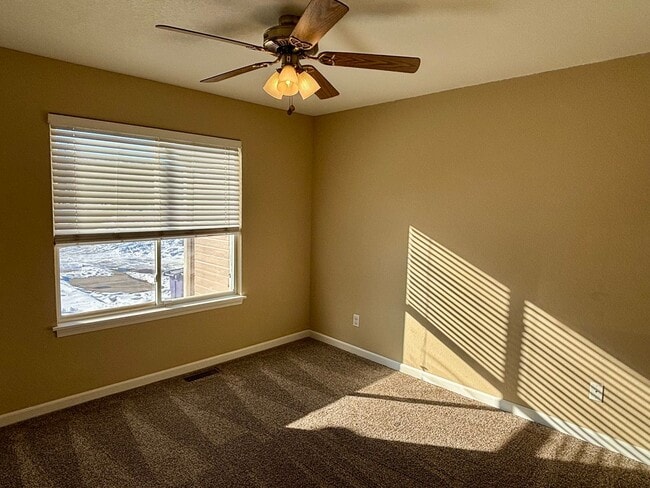 Building Photo - Feel Right at Home – Spacious 4 Bed / 3 Ba...