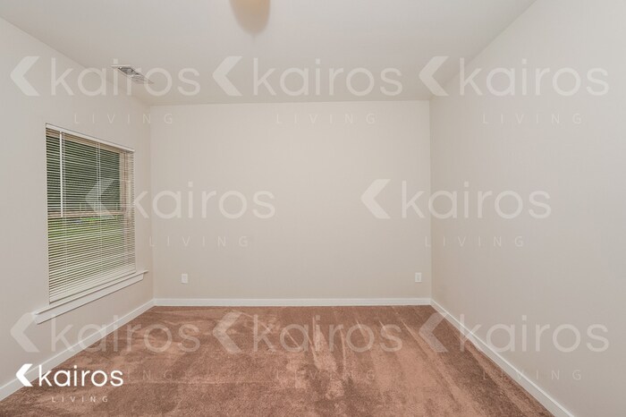 Building Photo - 633 White Oak Cir