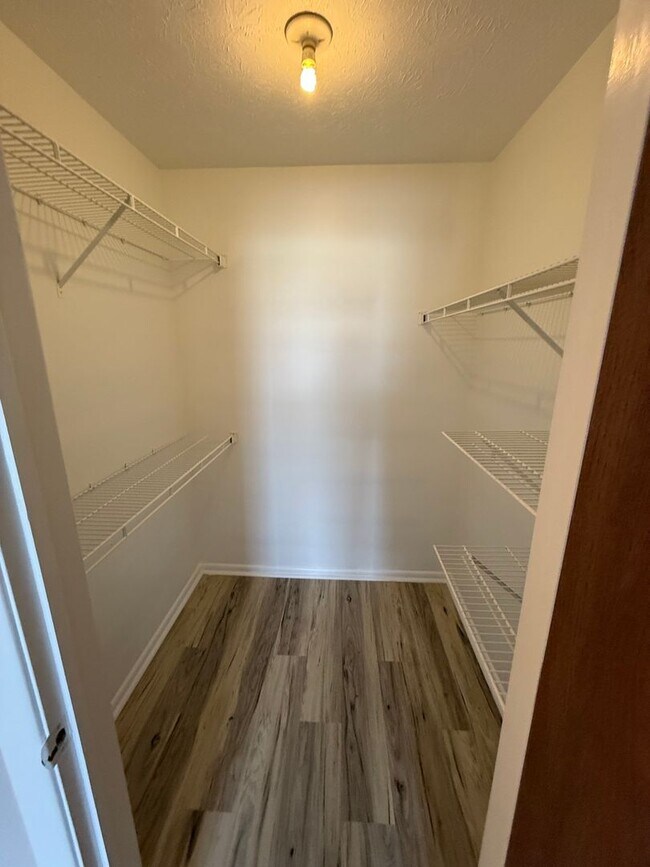 Building Photo - 2 bedroom condo available!