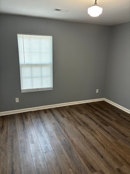 Building Photo - 302 Brown St