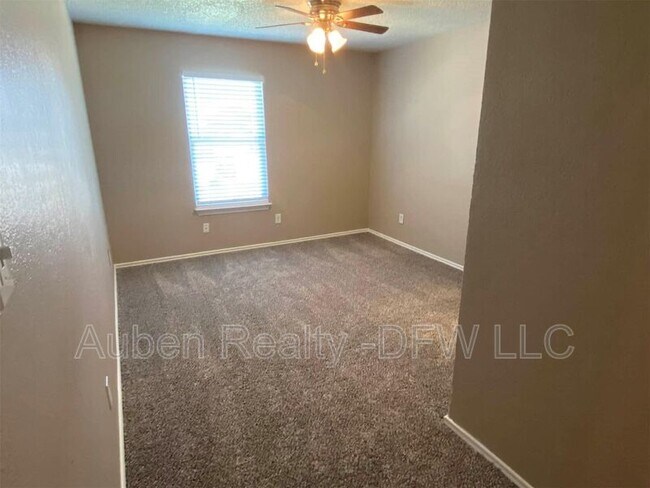 Building Photo - 319 SE 3rd St