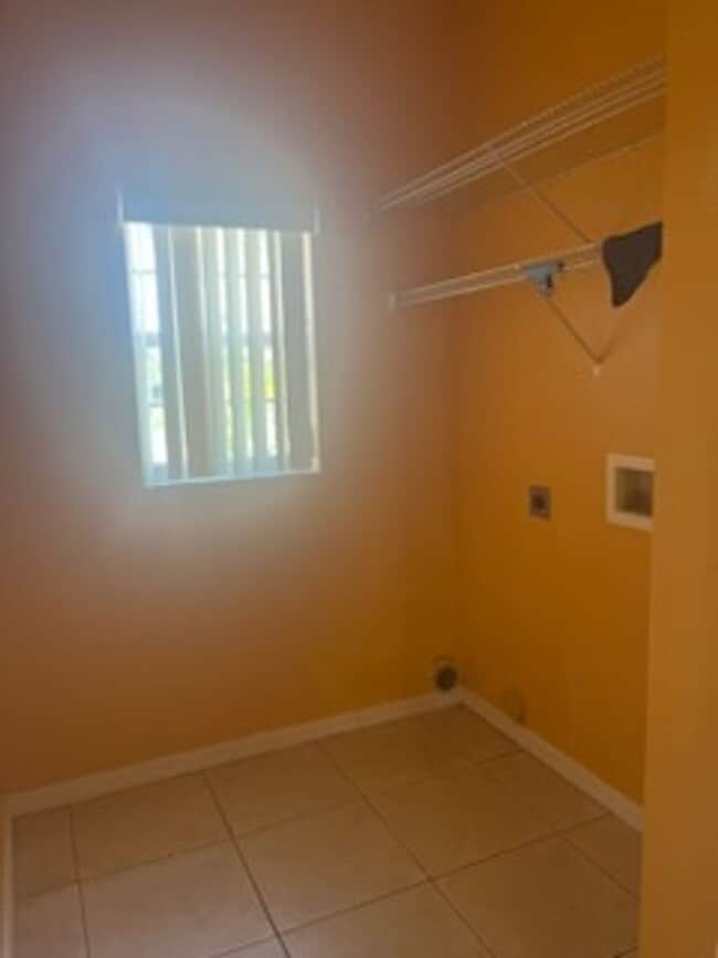 Building Photo - Kissimmee Home
