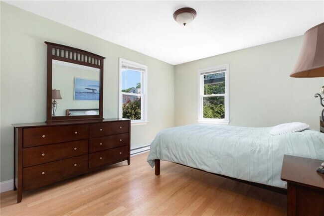 Building Photo - 492 Thames St