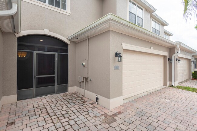 Building Photo - 253 Catriona Dr