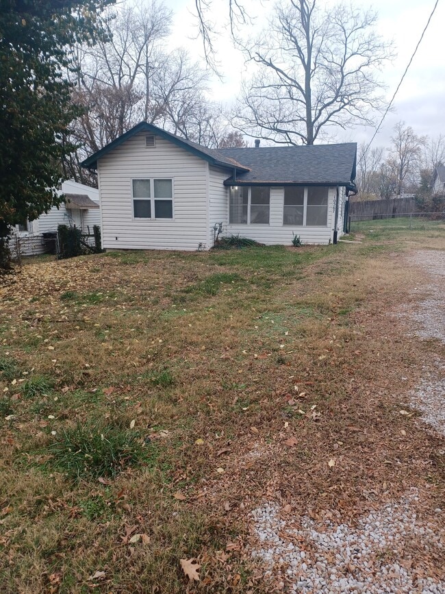 Building Photo - 10567 Decker Ave