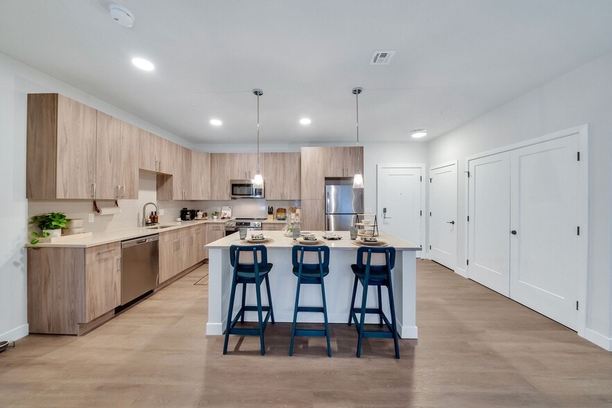 Primary Photo - Piper