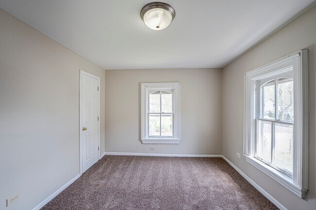 Building Photo - 371 Cedar St