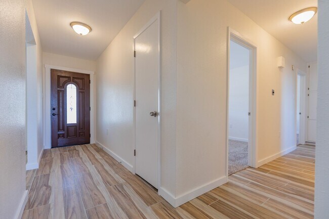 Building Photo - 601 Sunnyside Ave