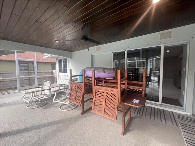 Building Photo - 681 Verona St