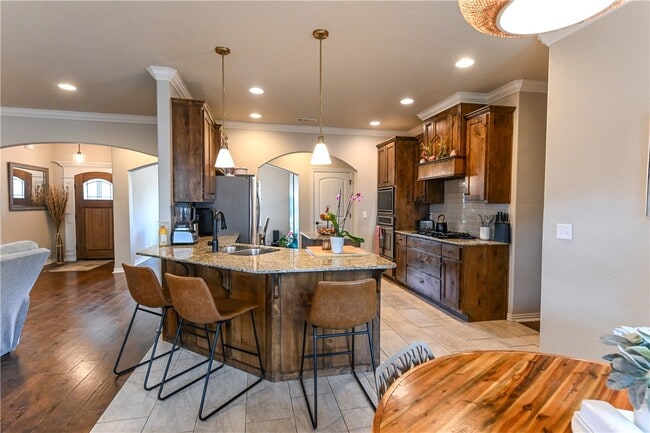 Building Photo - 5824 W Persimmon St