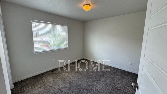 Building Photo - 164 N 450 W St